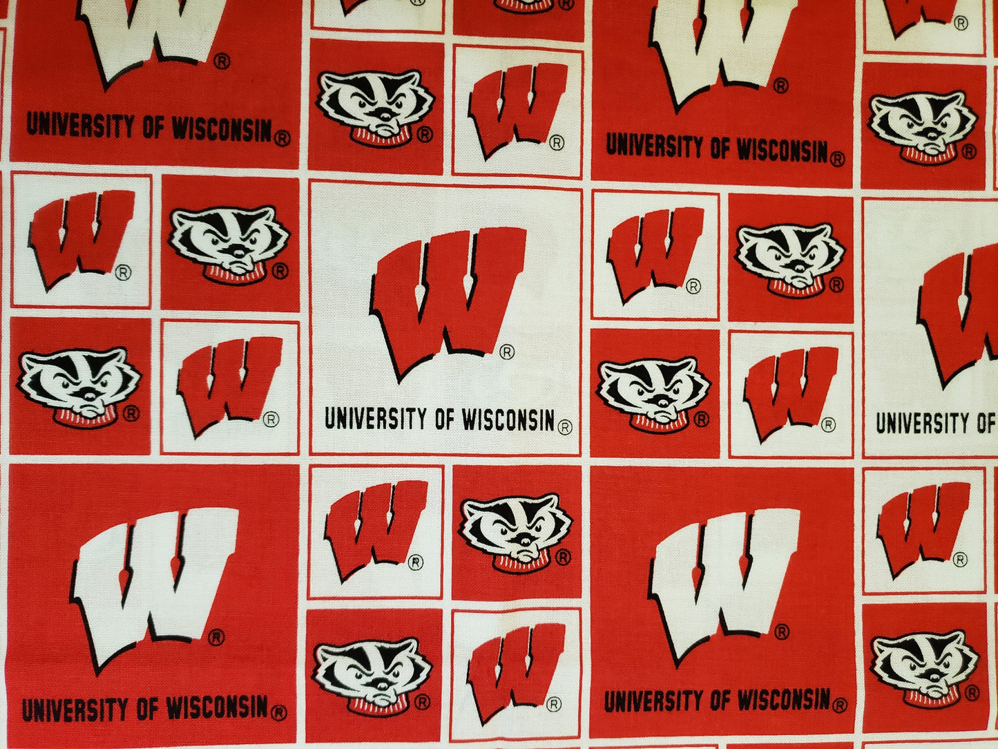 University of Wisconsin Badgers Clip on Dog Bandana With Buckle Pet Cat Bandanna Scarf ncaa Handmade to Order