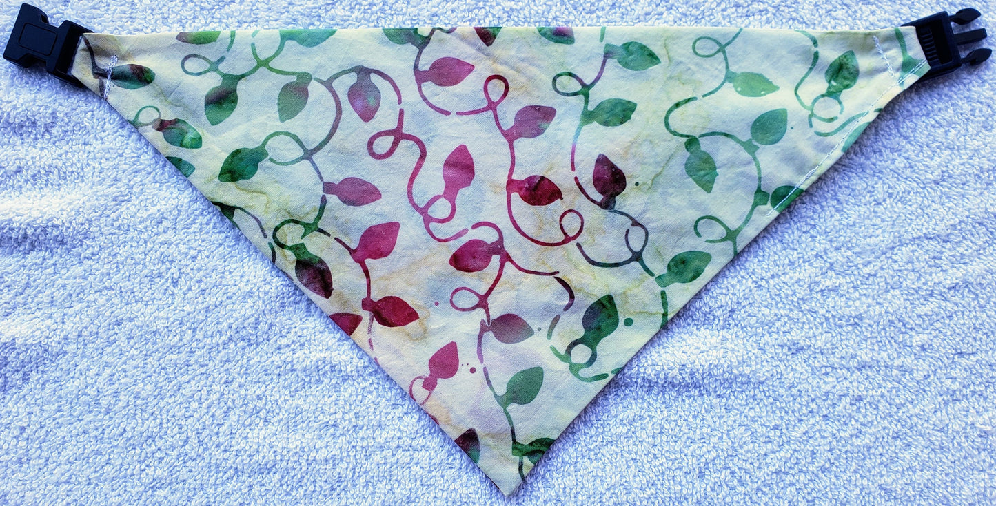 Clip on Dog Bandana With Buckle Pet Cat Bandanna Scarf Christmas Lights Batik Cream Red Green String Lights Holiday Winter Handmade to Order