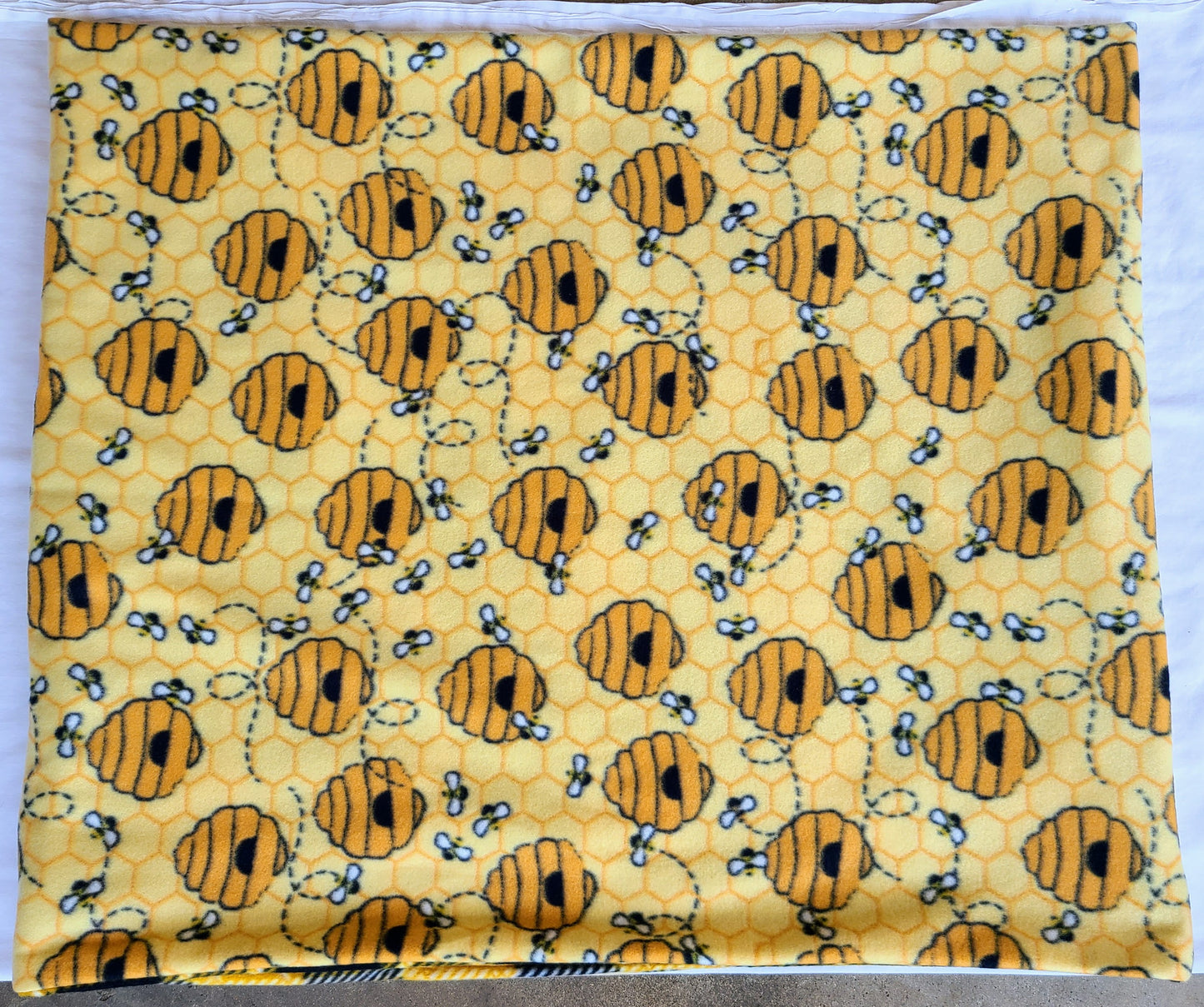BEE Glad Be PLAID 32x27 inch Snuggle Sack, Sleeping Bag for Pets, Dogs, Cats, Fleece, Reversible, Washable