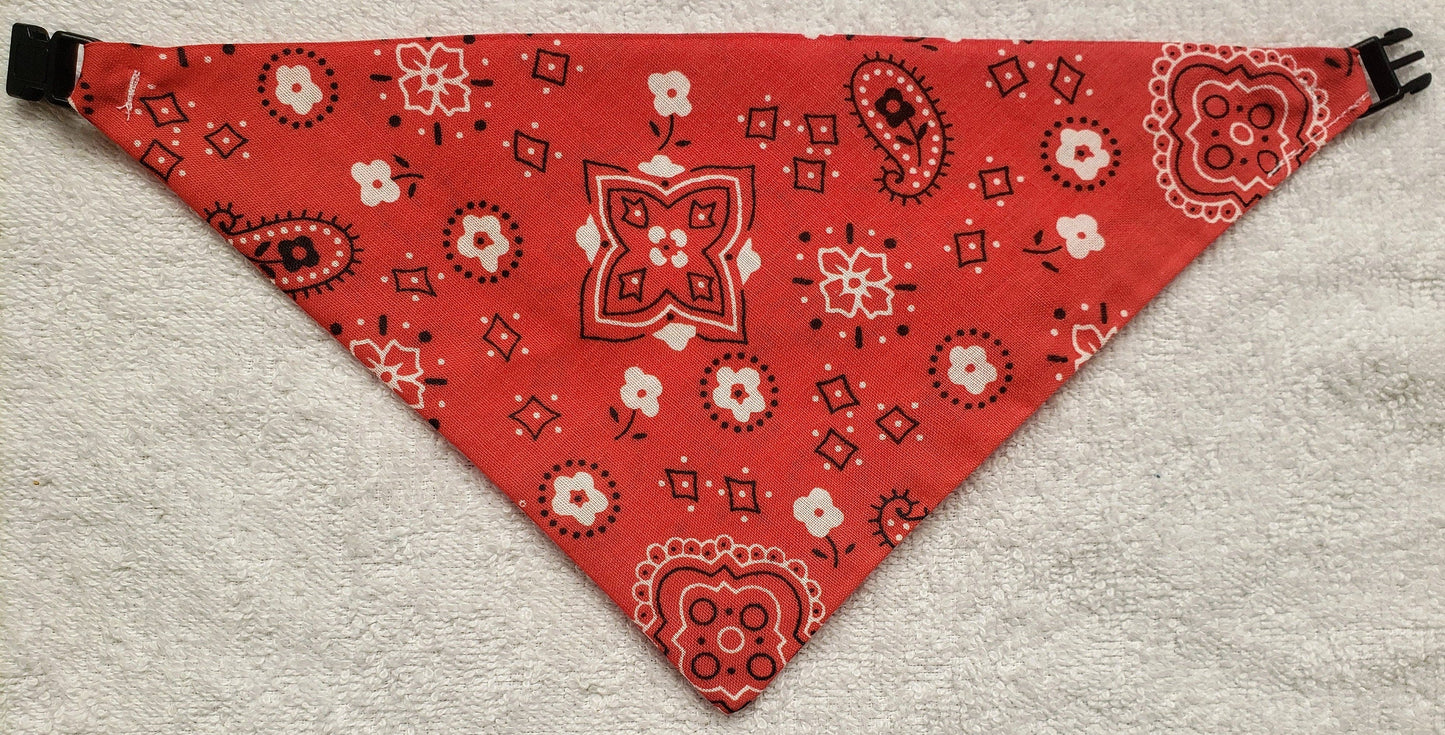 Clip on Dog Bandana With Buckle Pet Cat Bandanna Scarf Classic Red Western Cowboy Cowgirl Bandana Print Handmade