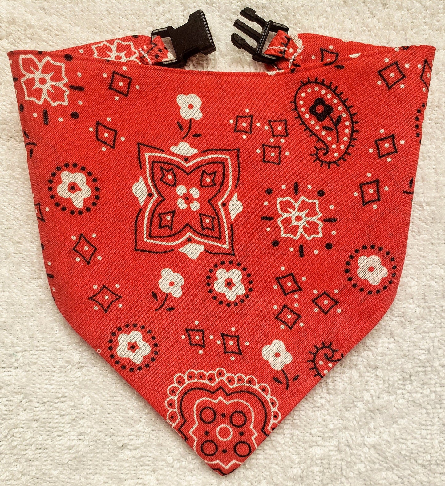 Clip on Dog Bandana With Buckle Pet Cat Bandanna Scarf Classic Red Western Cowboy Cowgirl Bandana Print Handmade
