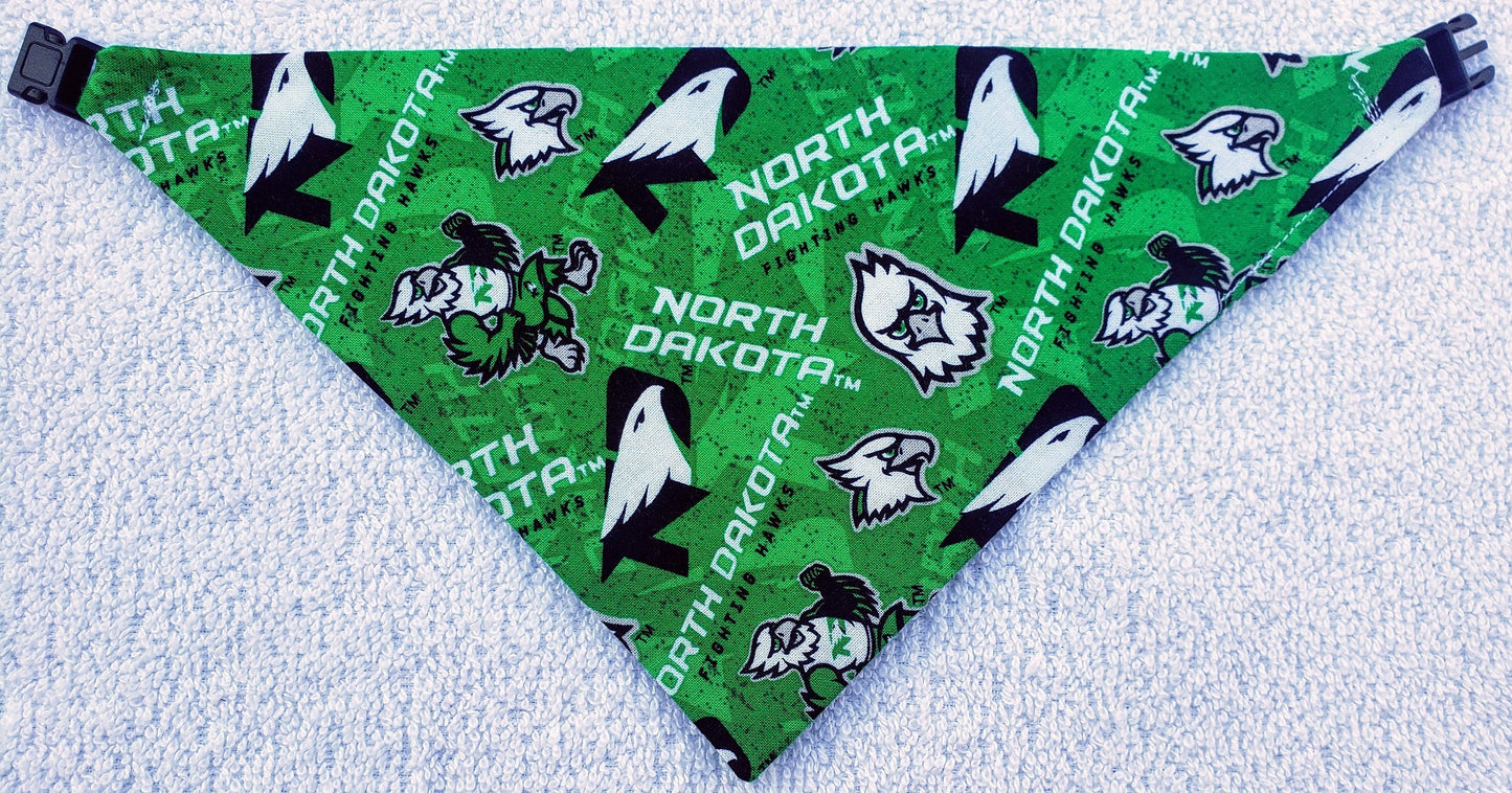 Clip on Dog Bandana With Buckle Pet Cat Bandanna Scarf University of North Dakota FIGHTING HAWKS und Handmade to Order