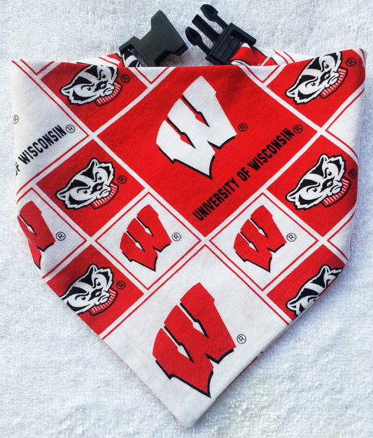 University of Wisconsin Badgers Clip on Dog Bandana With Buckle Pet Cat Bandanna Scarf ncaa Handmade to Order